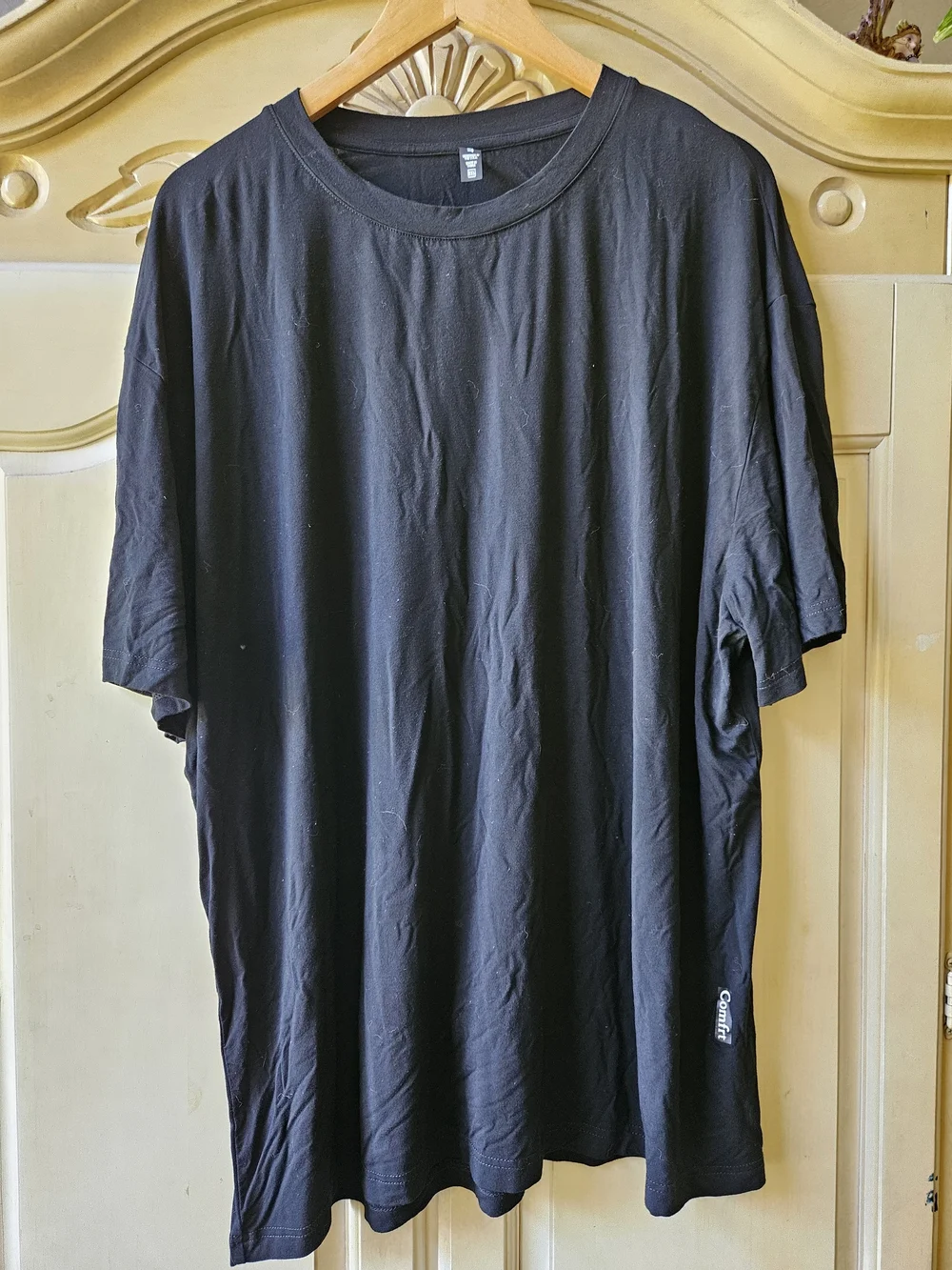 *Sold* Comfrt Women's Black Short Sleeve Crew Neck Tee - Picture 1 of 3